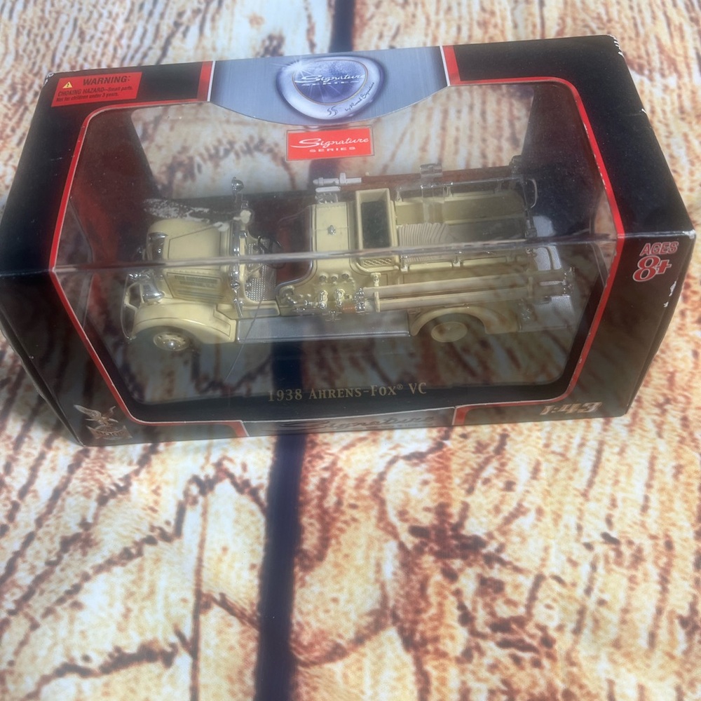 Signature 1938 Ahrens-Fox VC Fire Truck - Cream and Gold